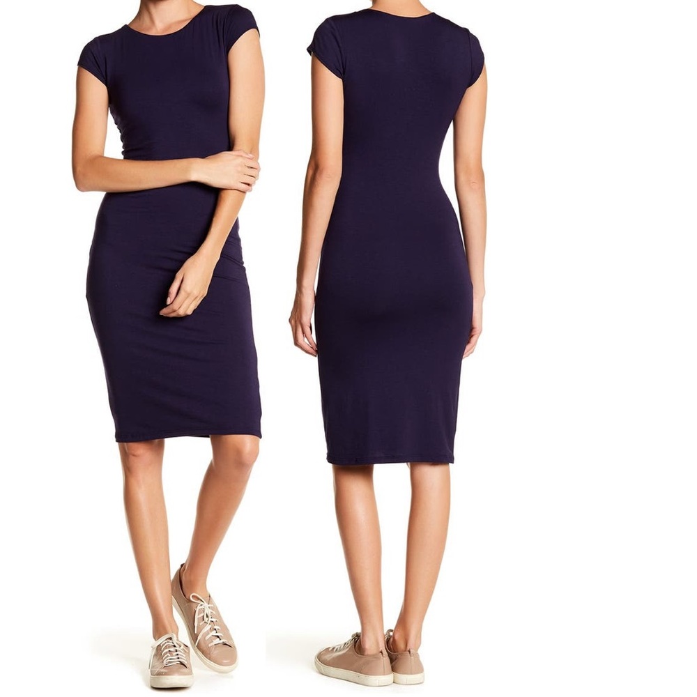 Velvet torch, cap sleeve body con. Size small. Navy.